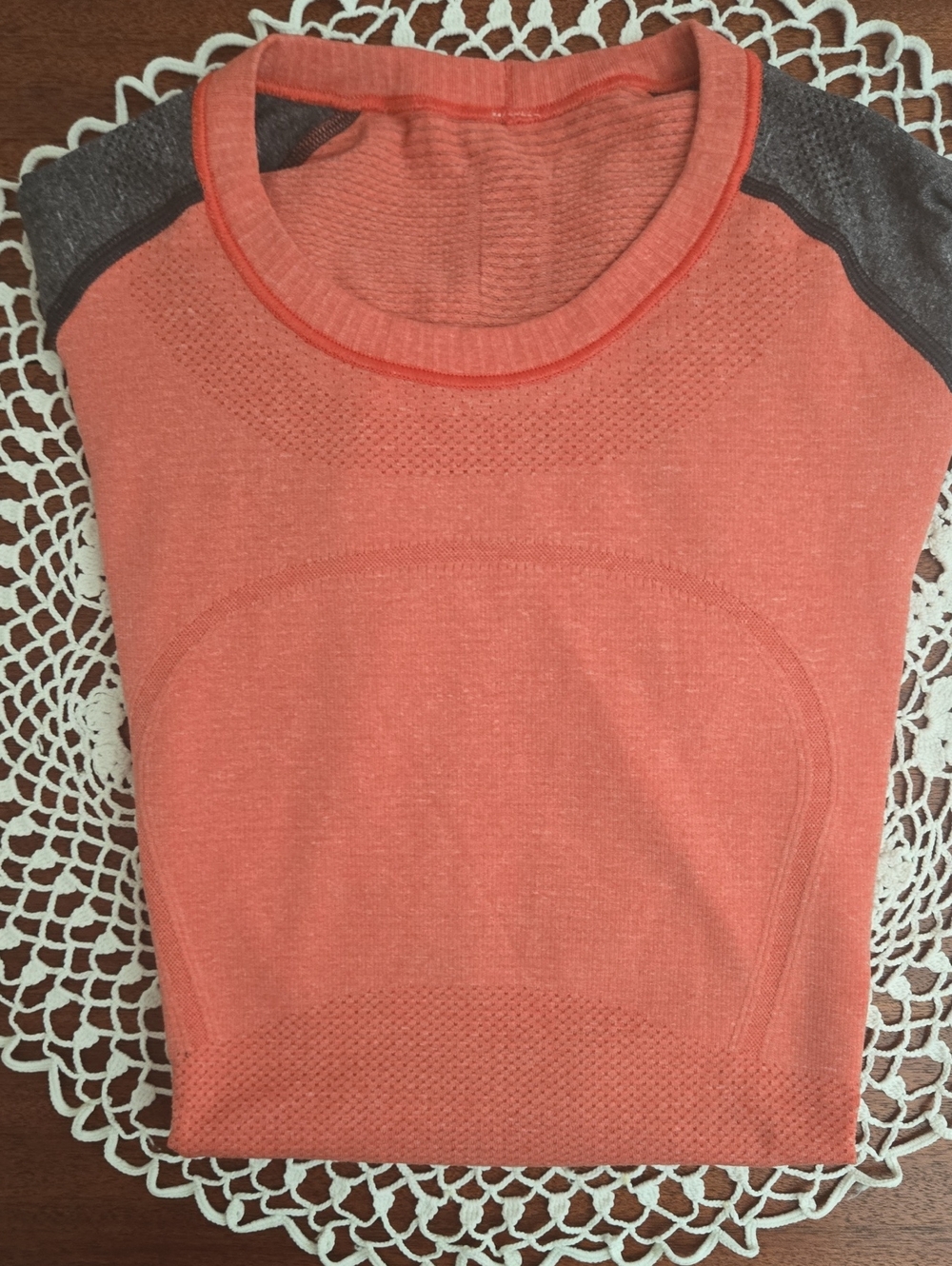 Run Swiftly Lululemon athletica Coral Seamless Tank with Gray Shoulder Panels